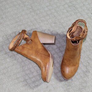 NWOT Mi iM Swanky-03 Cognac Mule Heels